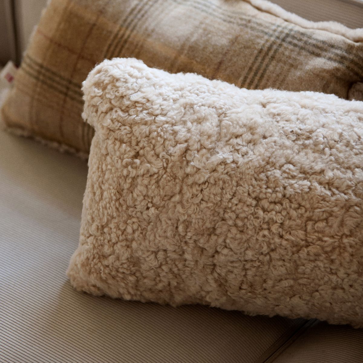 Short Wool Sheepskin Cushion | Doublesided | SW | 30x60 cm Anthracite
