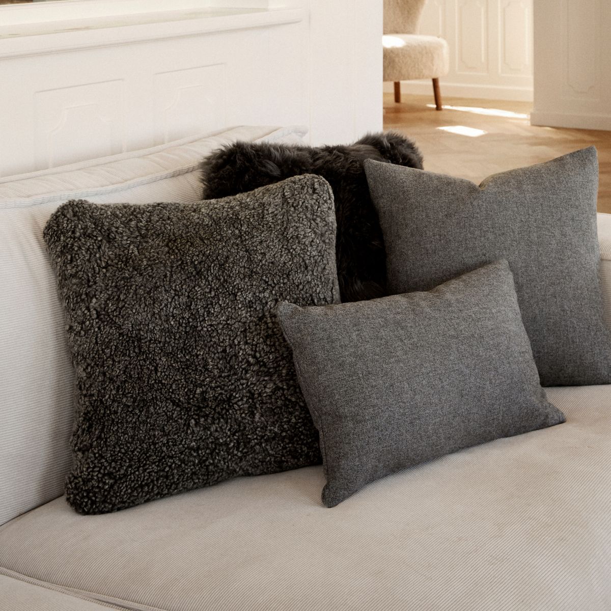 Short Wool Sheepskin Cushion | Doublesided | 40x40 cm Anthracite