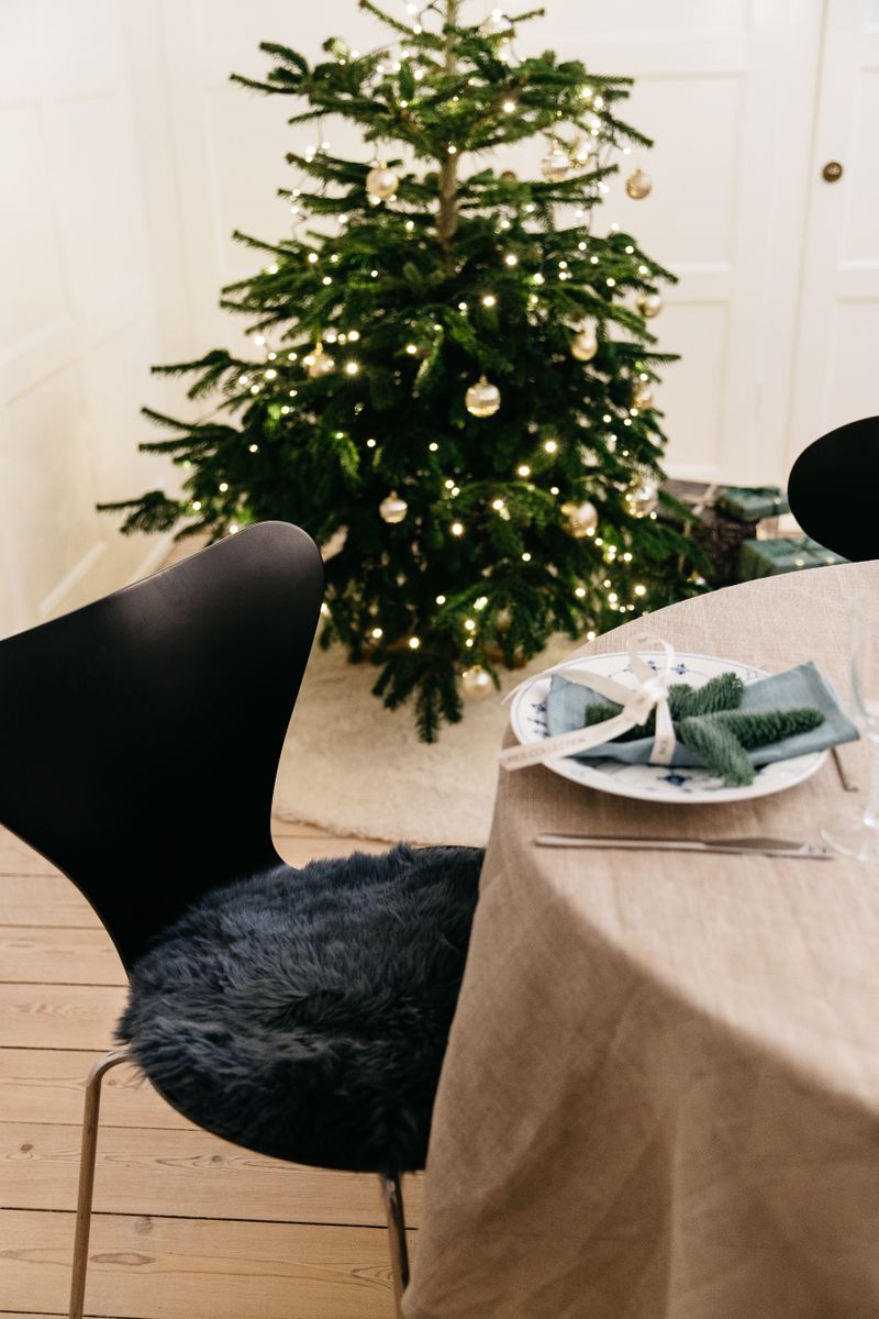 Premium Seat Cover | Long Wool | New Zealand | D34 cm Black