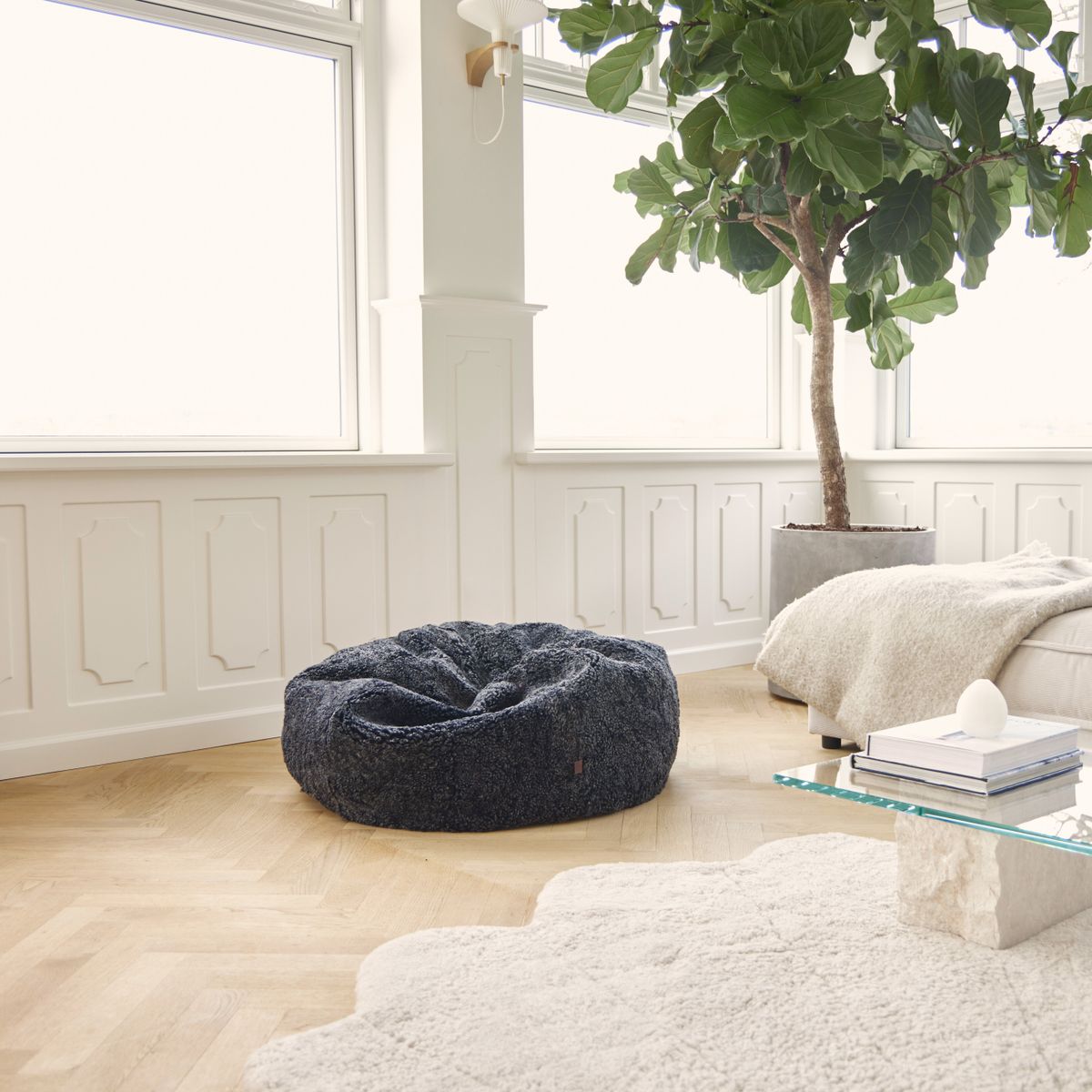 Round Sheepskin Bean Bag | Short Wool | Medium | Large Anthracite