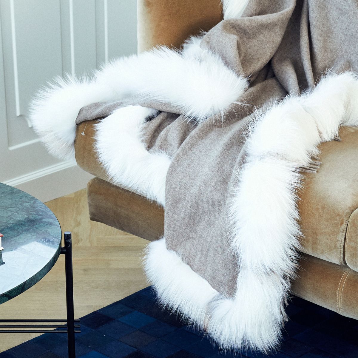 Throw of Cashmere with Fox Trimming Gold Fox/Beige