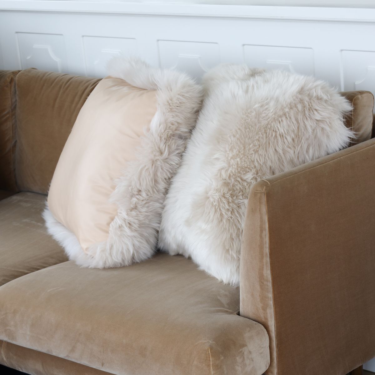 Long-Wool Sheepskin Cushion | LW | Leather backing | 50x50 cm Ivory