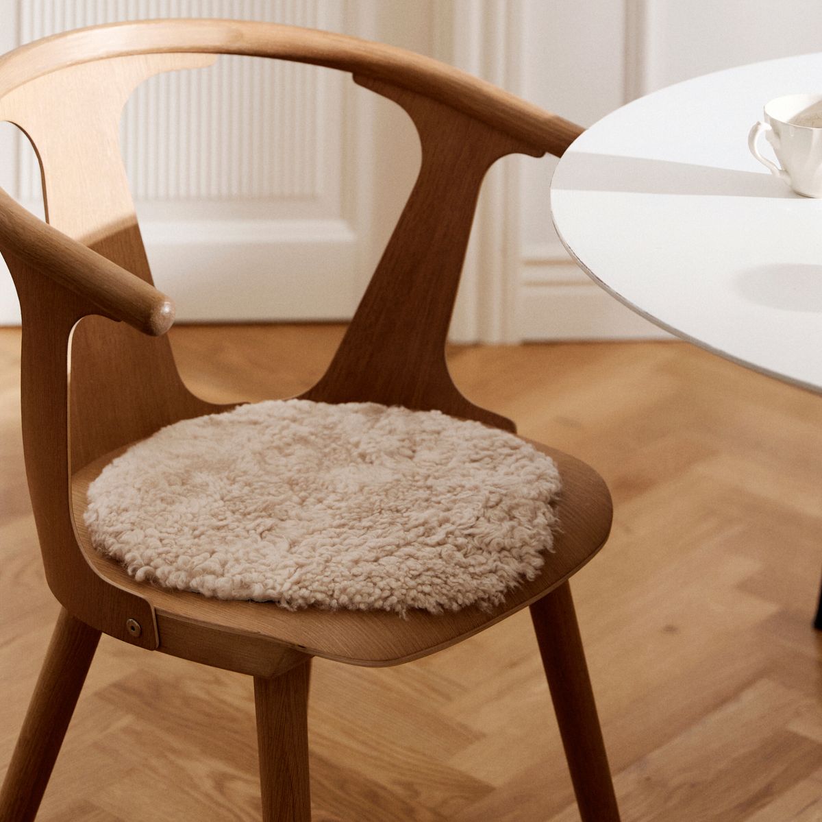 Short Wool Curly Sheepskin Seat Cover | Ø34 cm Moon Light