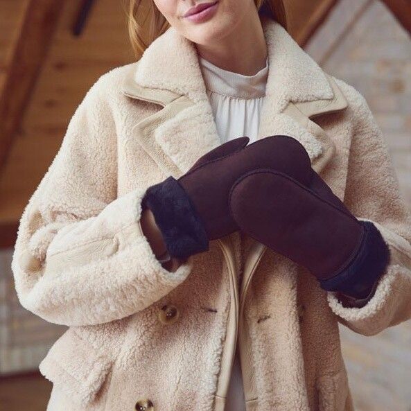 Kristie Mitten Black