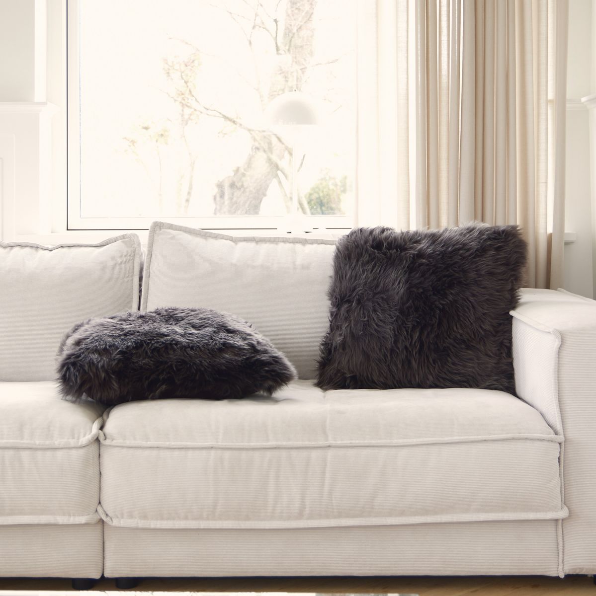 Long-Wool Sheepskin Cushion | 50x50 cm Aubergine