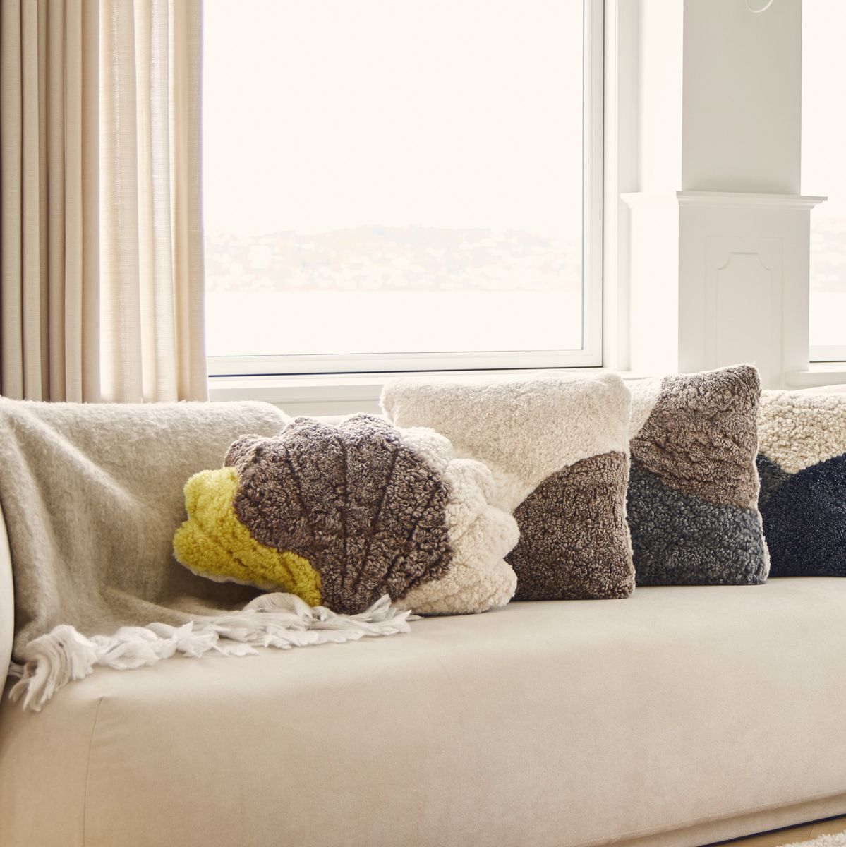 Short Wool Shell Cushion Pattern | Medium | 35x50 cm | 42x58 cm | 75x54 cm Yellow/Taupe/Pearl