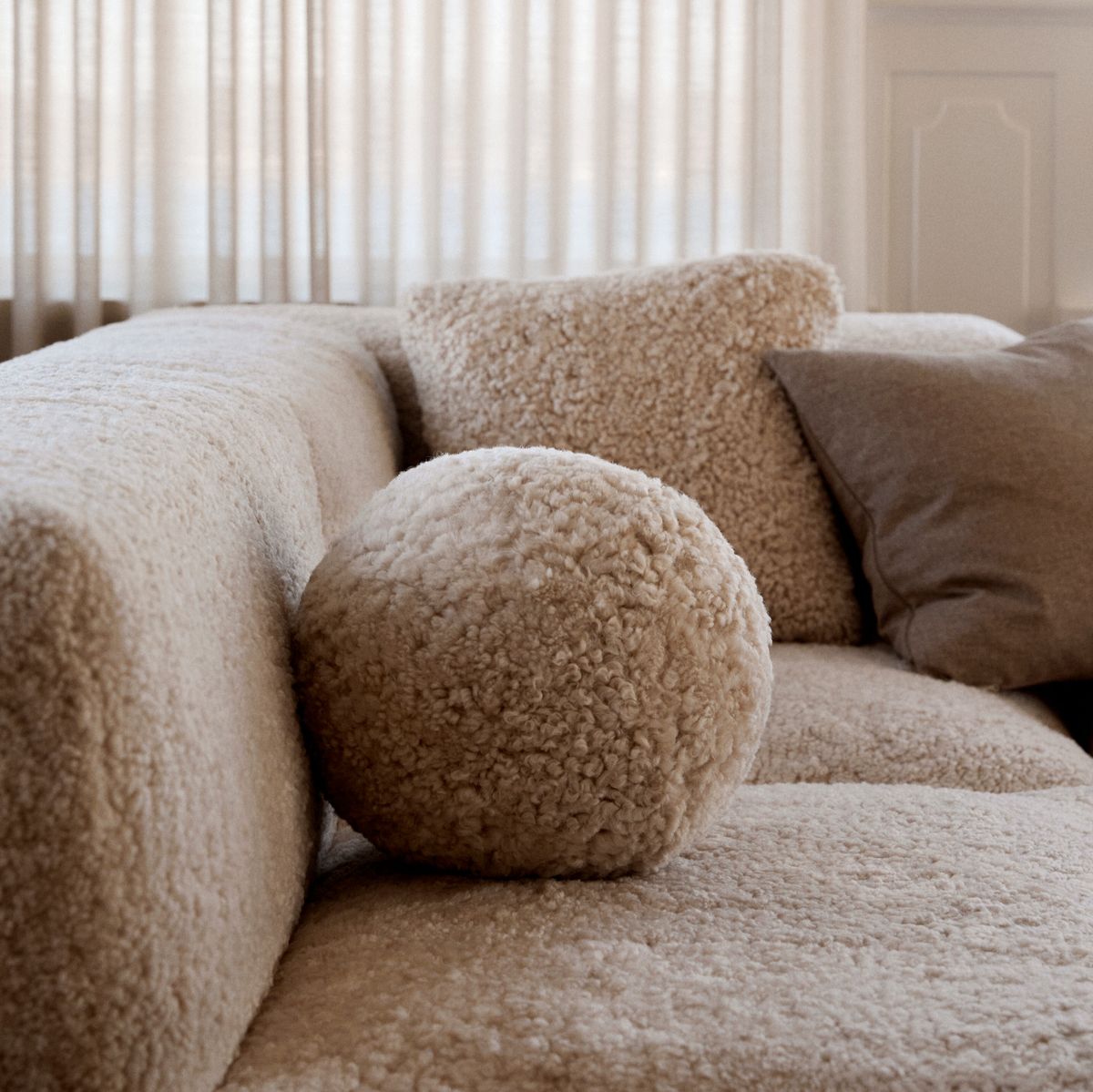 Angelite Cushion | Ø25 cm | Ø30 cm | Ø35 cm | Short Wool Anthracite