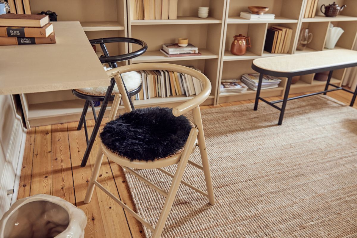 Seat Cover | Long Wool | New Zealand | D34 cm Black