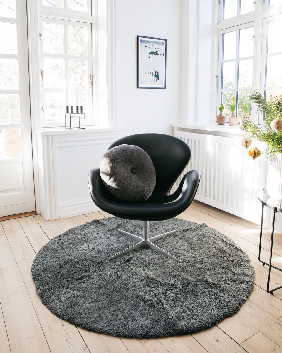 Short Wool Curly Sheepskin Design Rug | D140 cm Light Grey
