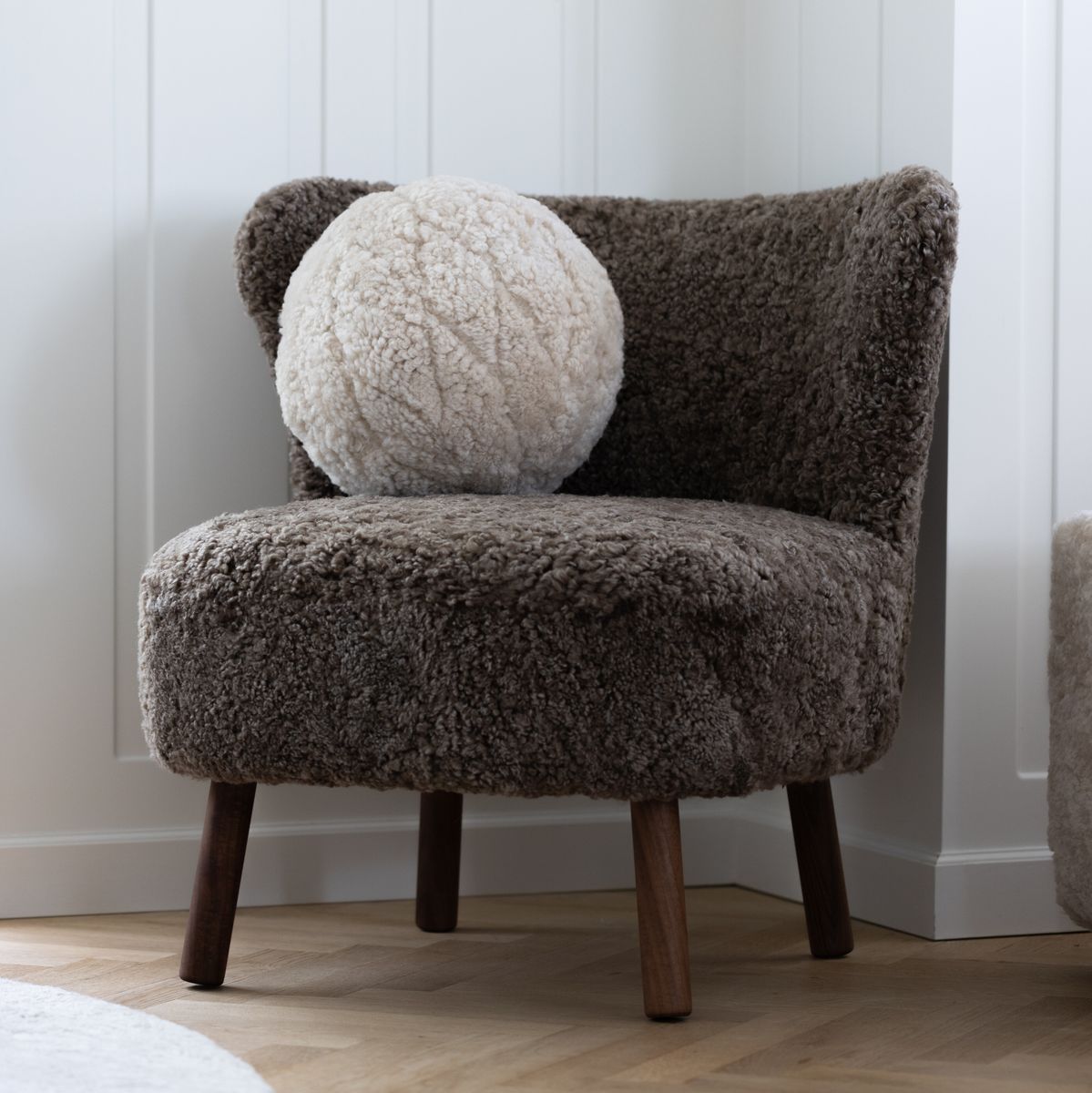 Emil Lounge Chair | Short Wool Anthracite