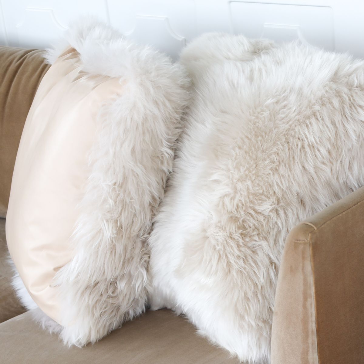 Long-Wool Sheepskin Cushion | LW | Leather backing | 50x50 cm Ivory