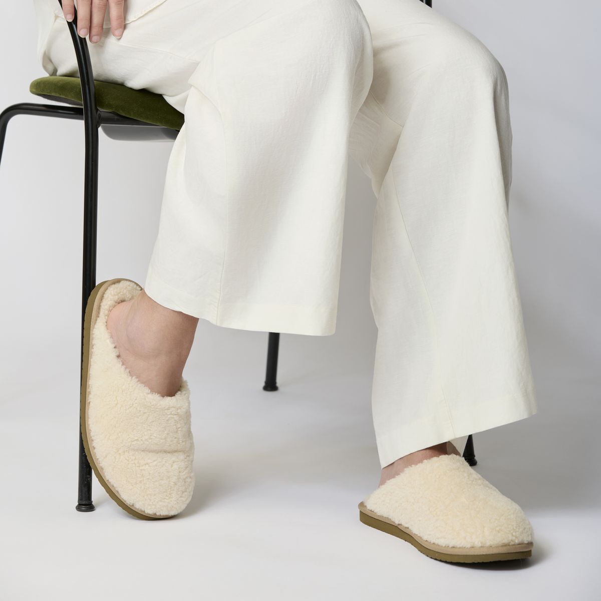 Unisex Curly Slipper Black