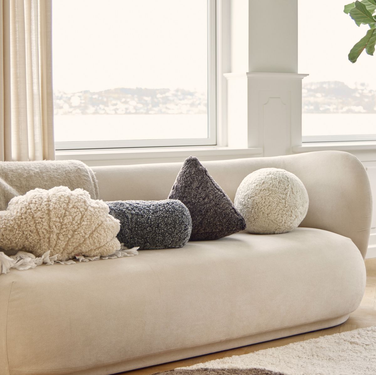 Hematite Cushion | Short Wool | 35x35x35 cm Anthracite