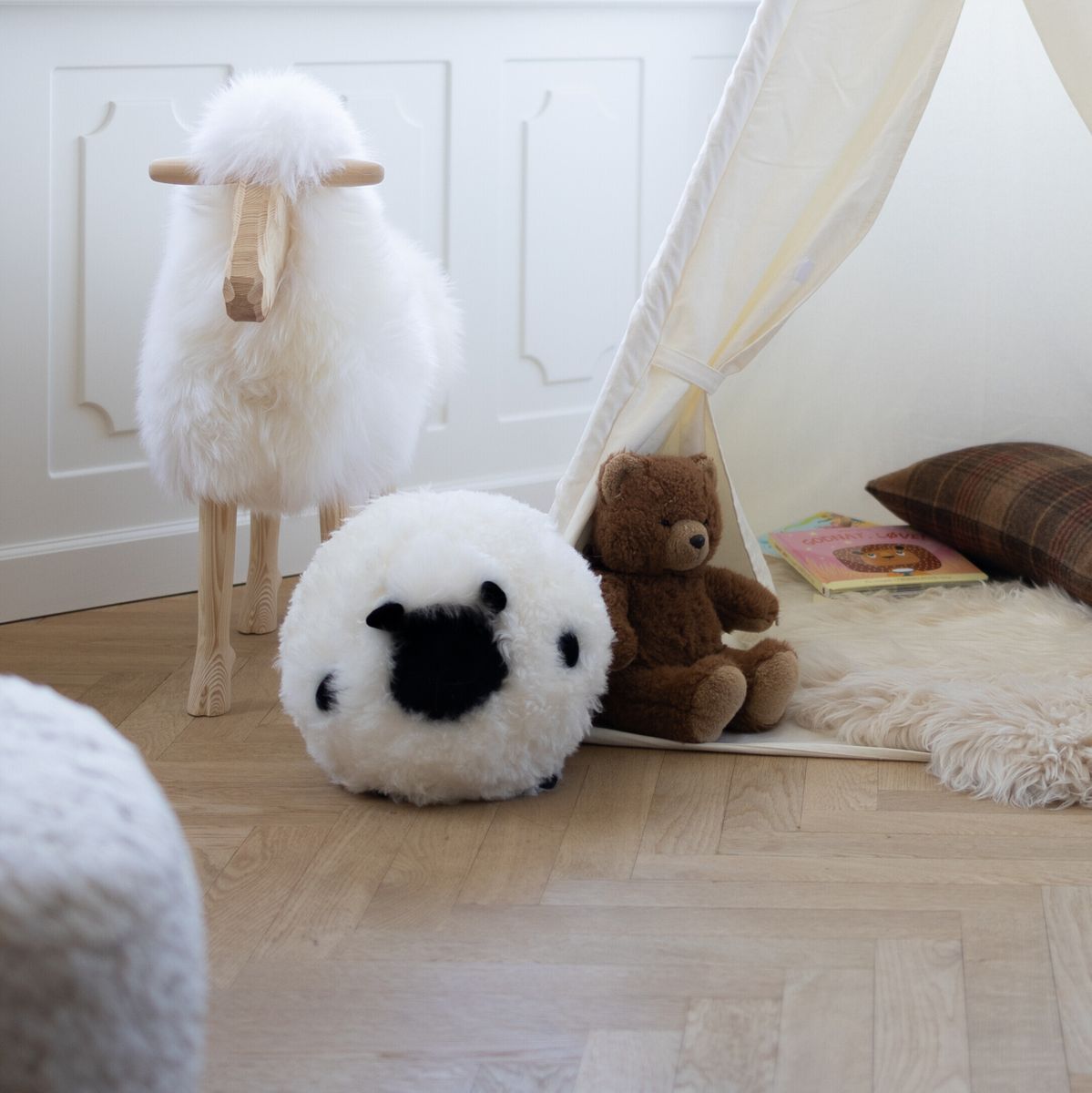 Cute Sheep Cushion Ø20 cm | Ø26 cm | Ø34 cm Beige/White
