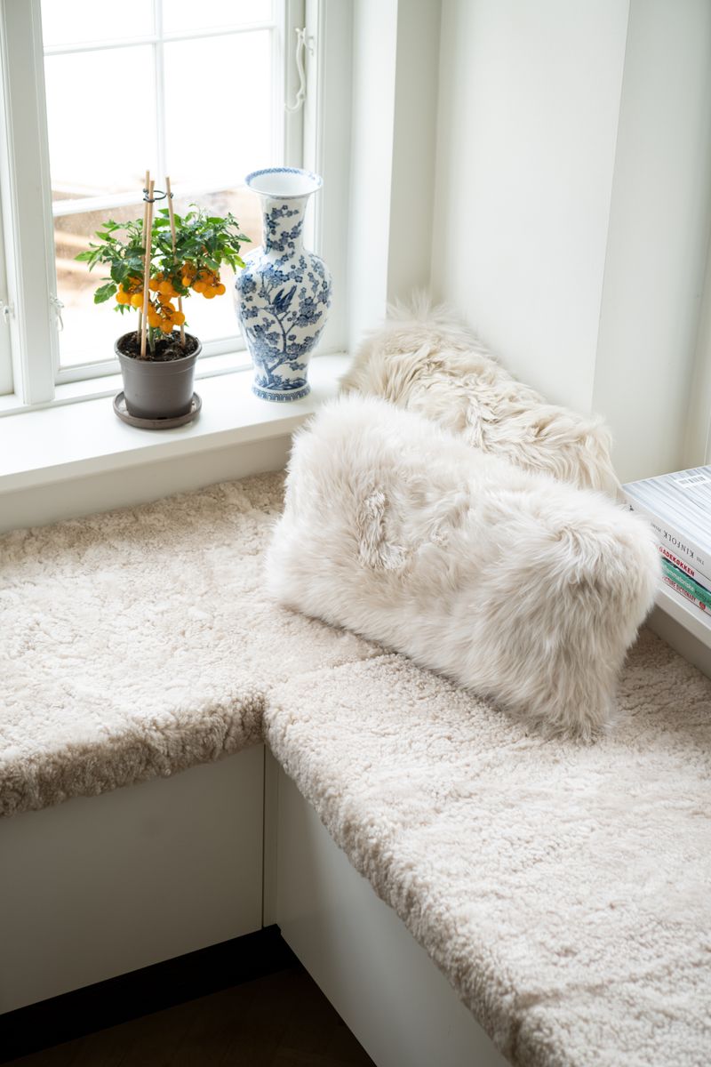 Long-Wool Sheepskin Cushion | 28x56 cm Linen