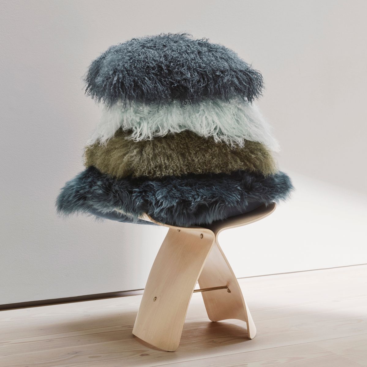 Curly Sheepskin Cushion | Doublesided | 56x56 cm | 40x40 cm Arctic Sunrise