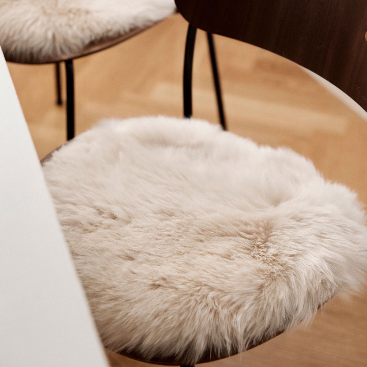 Long Wool Sheepskin Seat Cover | Ø38 cm Aubergine
