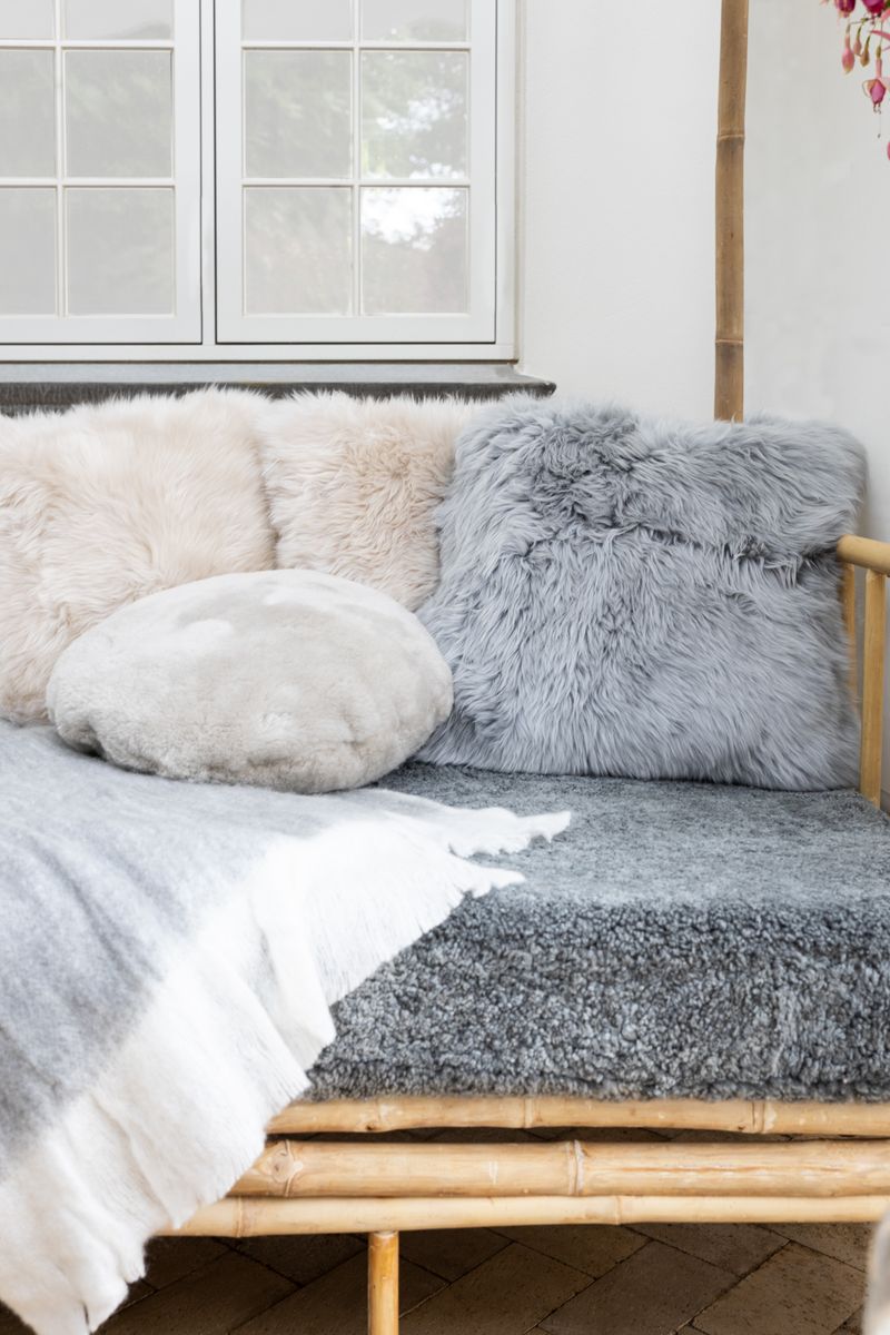 Long-Wool Sheepskin Cushion | 35x35 cm Linen