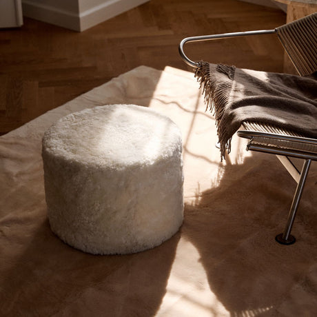Short Wool Curly Sheepskin Pouf Anthracite