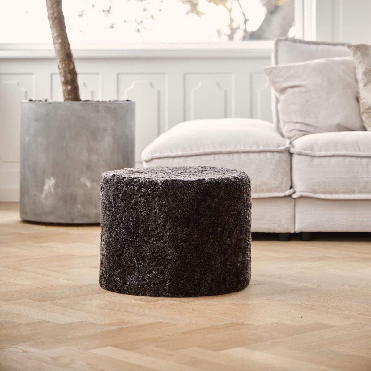 Short Wool Curly Sheepskin Pouf Anthracite