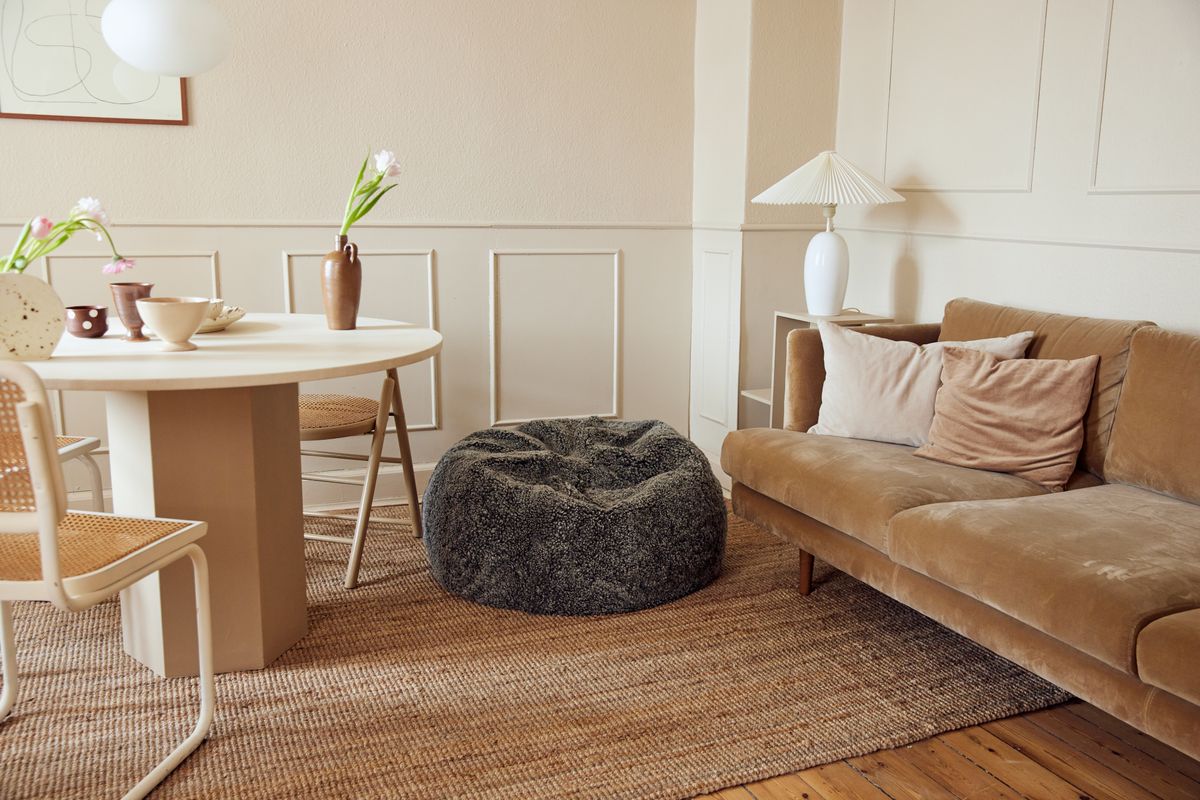 Round Sheepskin Bean Bag | Short Wool | Medium Graphite