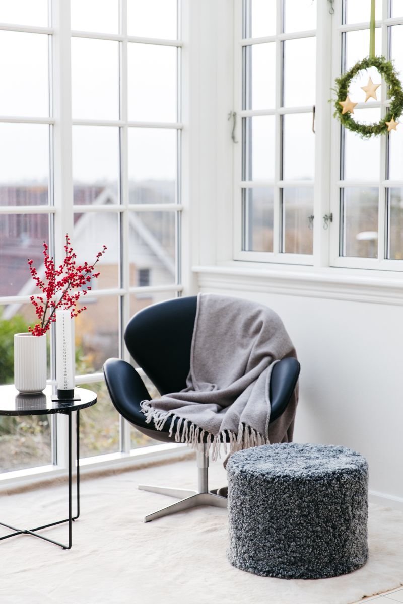 Short Wool Curly Sheepskin Pouf