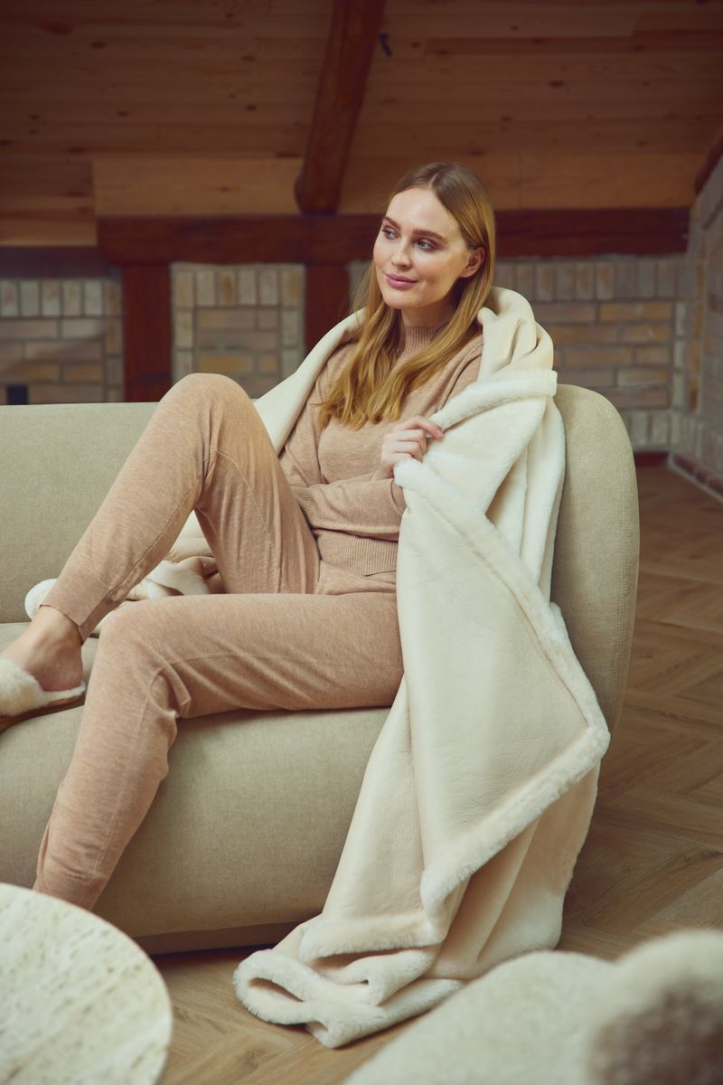 Angelina Throw | Doubleface Sheepskin | Short Wool Beige