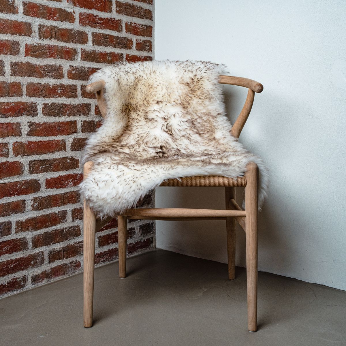 New Zealand Sheepskin | Long Wool | 100 cm Black Tip