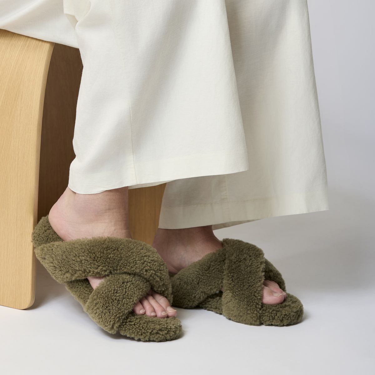 Curly Cross Slipper Honey