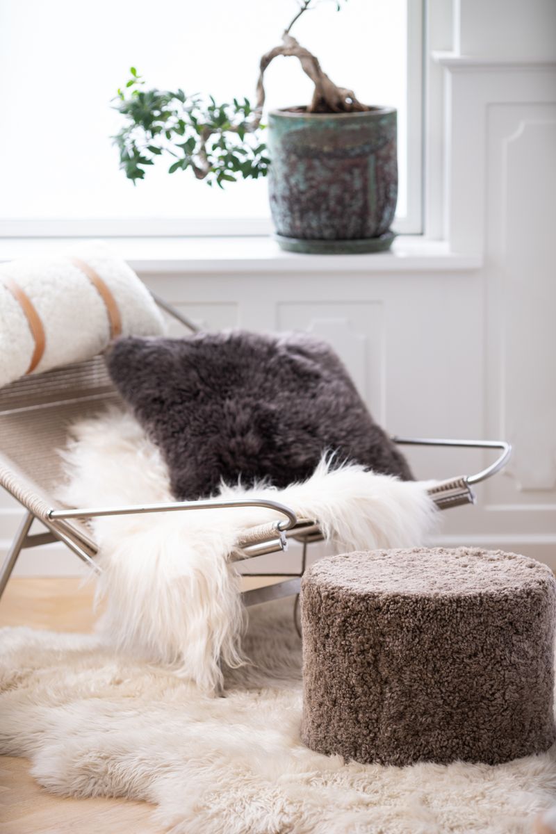 Short Wool Curly Sheepskin Pouf