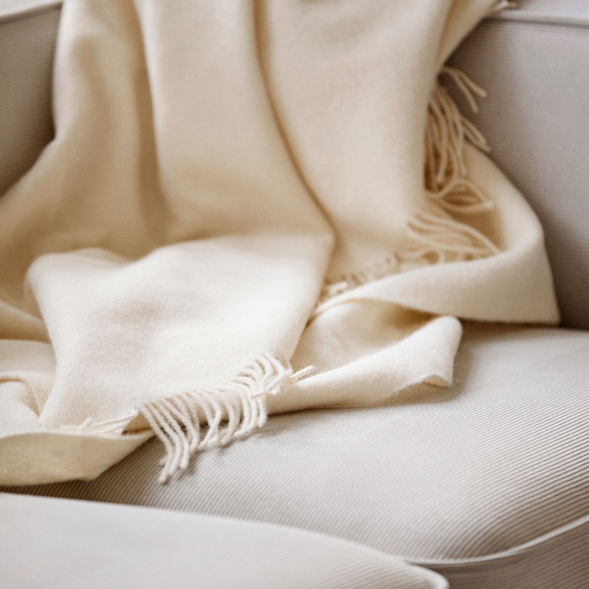 Julia Throw | 140x240 cm Dark Brown