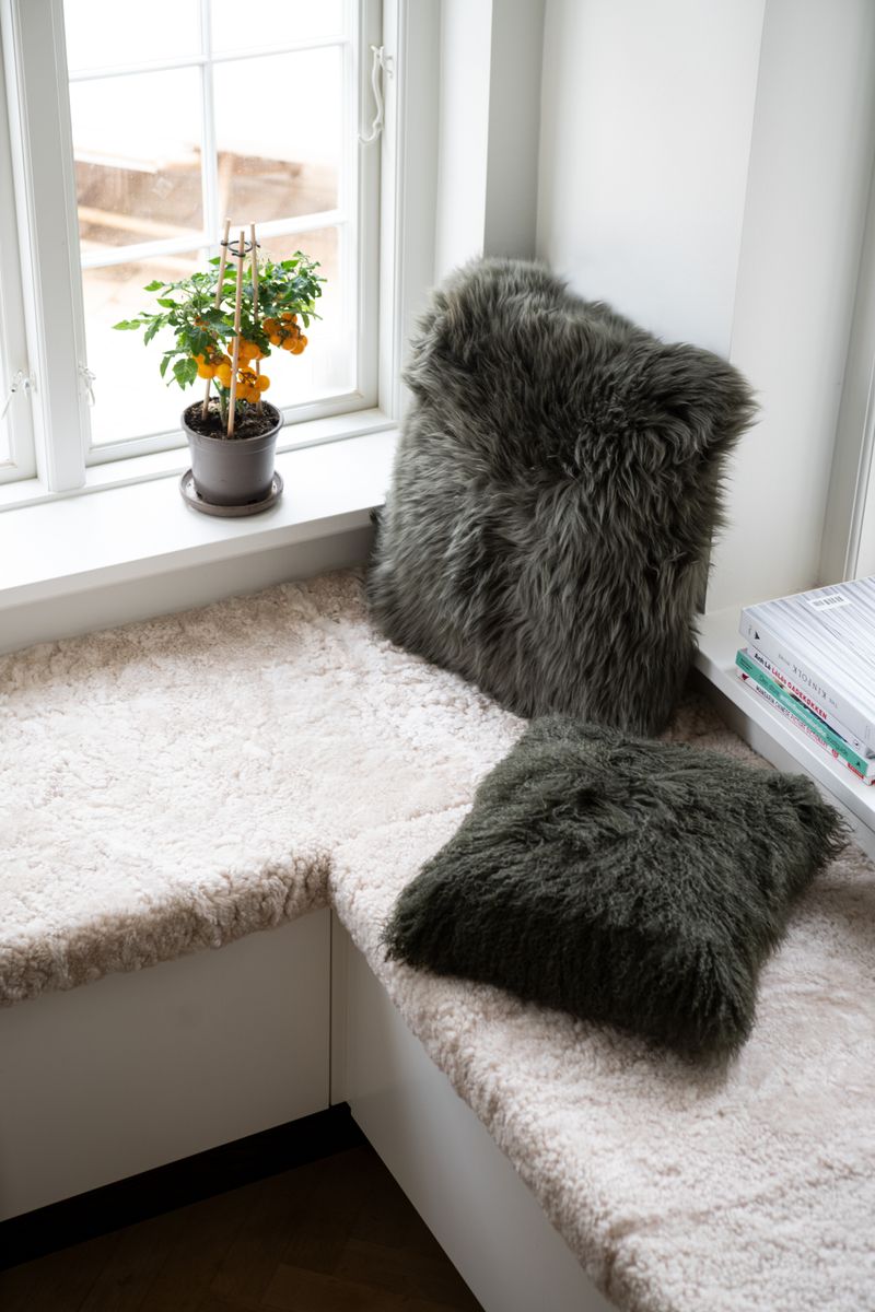 Long-Wool Sheepskin Cushion | 50x50 cm Hedge Green