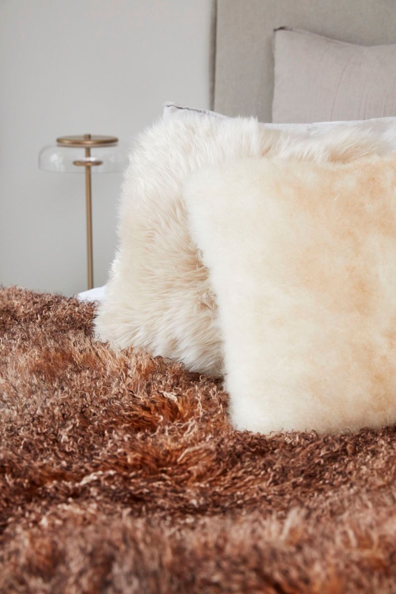 Throw of Curly Sheepskin |140x180 cm Arctic Sunrise