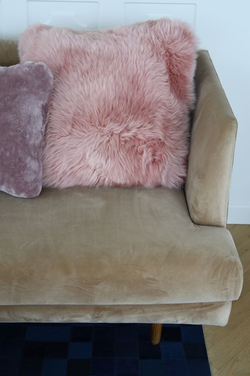 Long-Wool Sheepskin Cushion | 35x35 cm Rosa