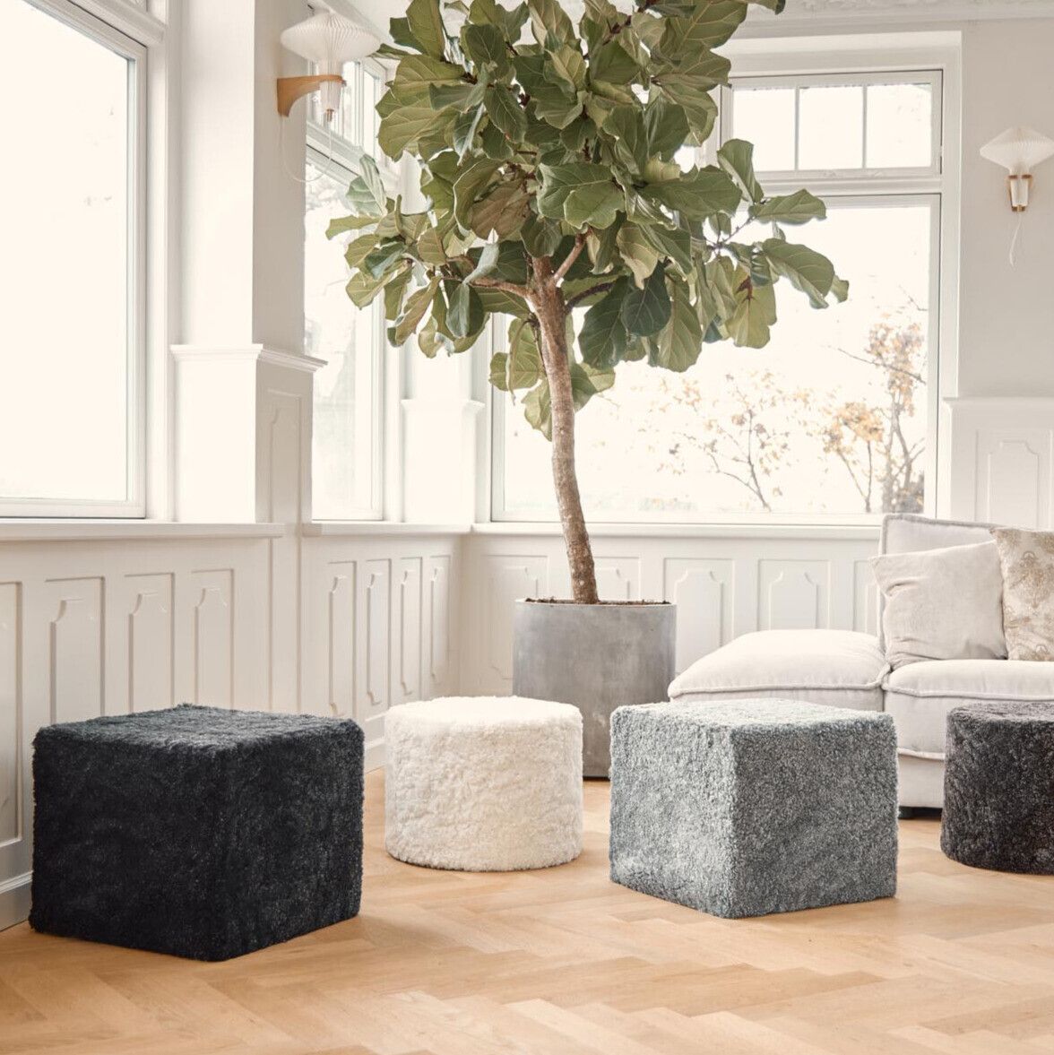 Short Wool Curly Sheepskin Pouf Anthracite