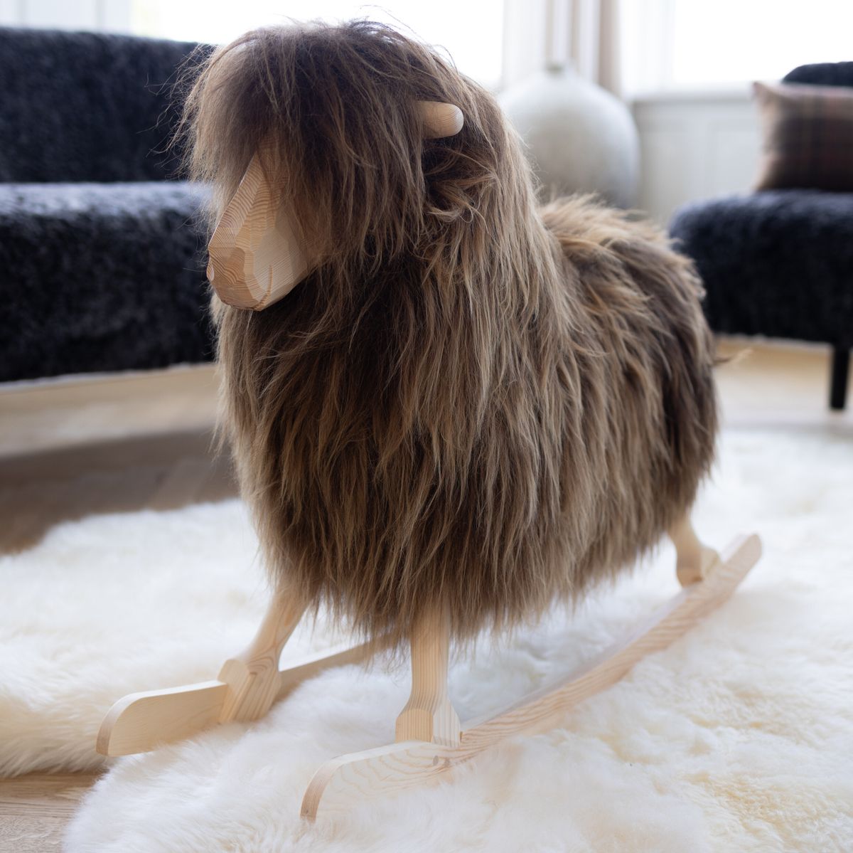 Rocking Sheep | Icelandic Long Wool | L85xW25xH60 cm | Large Blacky