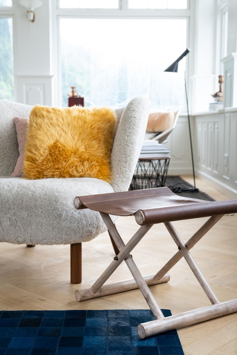 Calf leather Stool | 40x40x33 cm