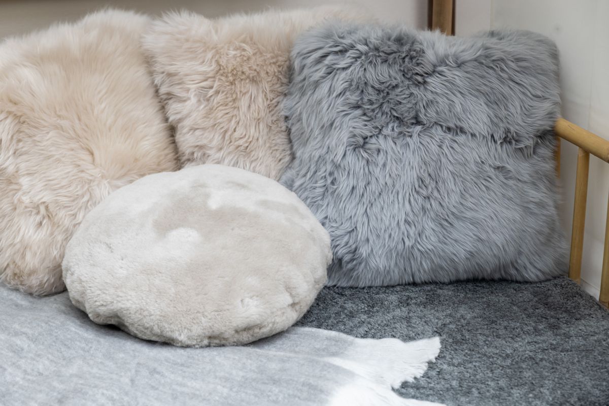 Long-Wool Sheepskin Cushion | 50x50 cm Light Grey